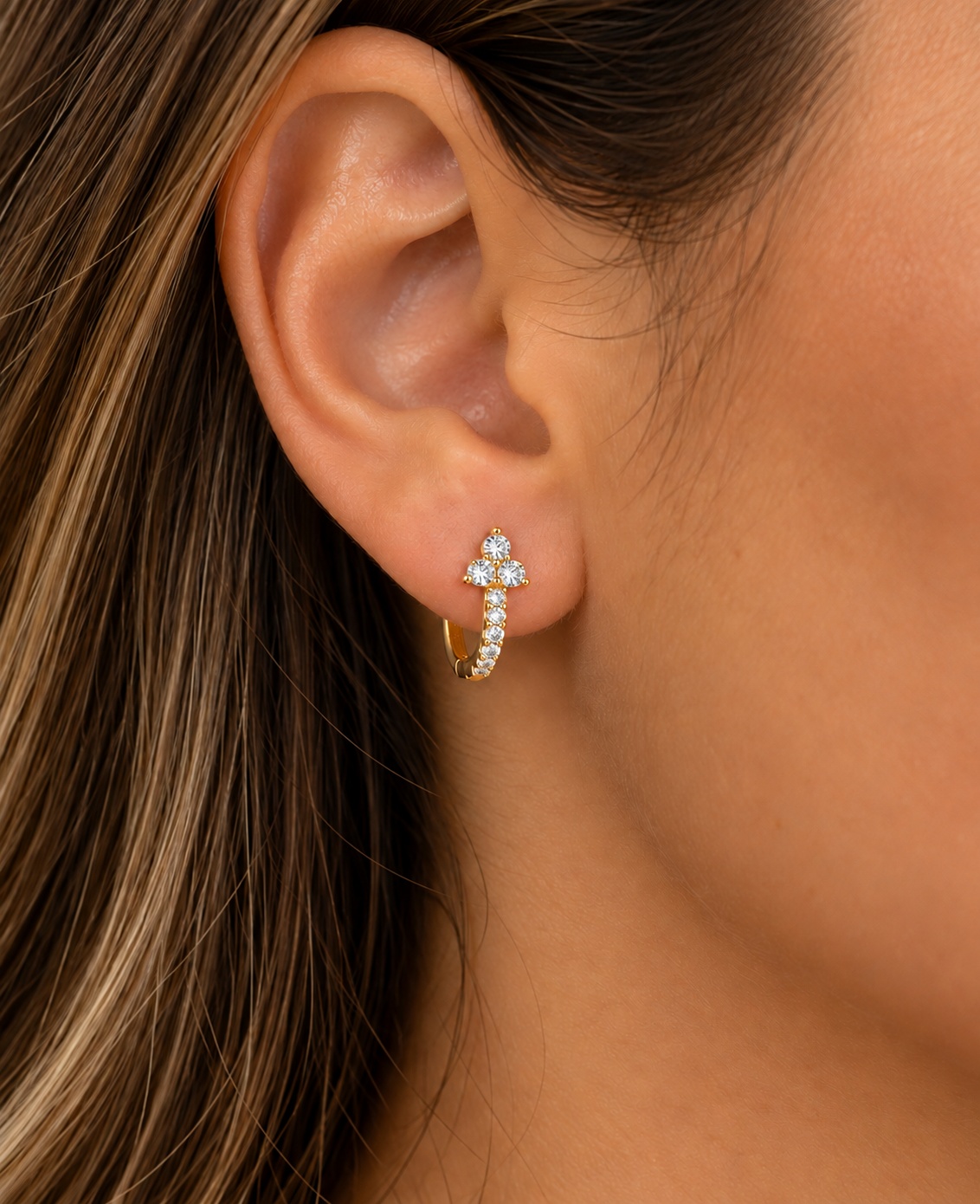 Argola trevo cravejada 13mm Bruna Semijoias