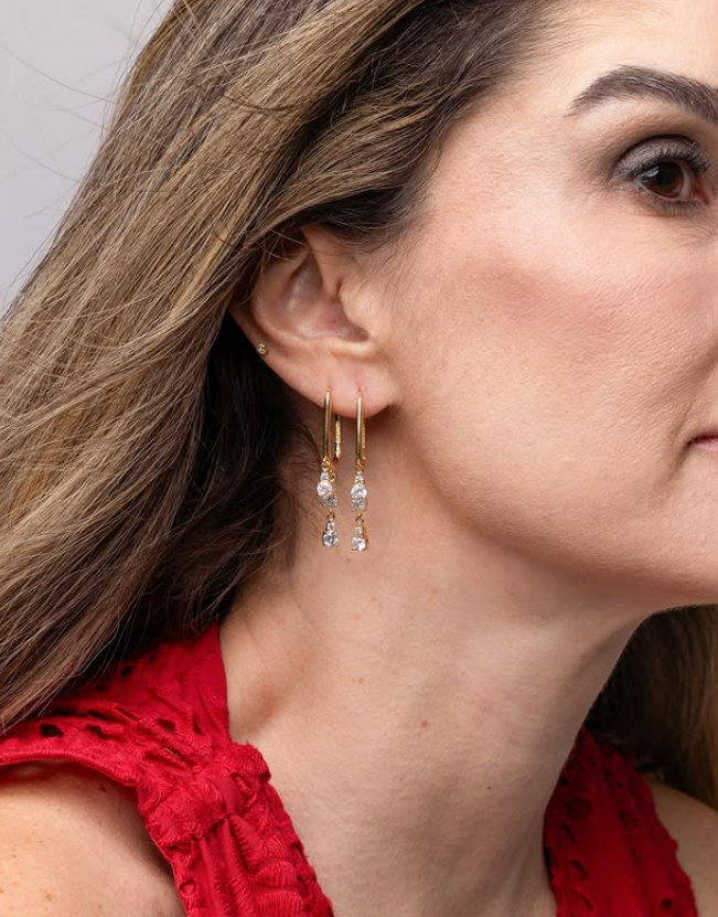 Argola Isabela com pingentes pontos de luz Bruna Semijoias