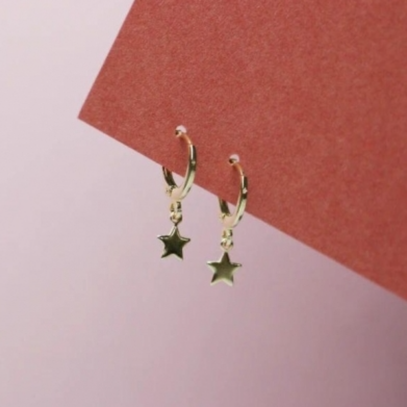 Brinco Argolinha com Pingente Estrela Banhado a Ouro 18k