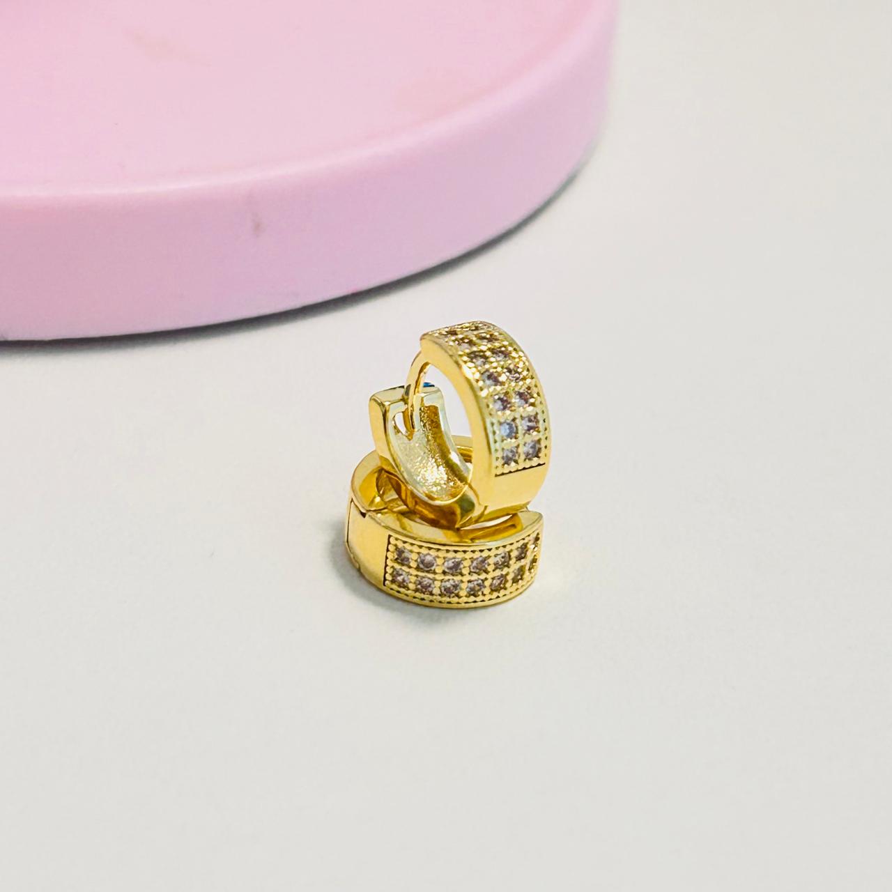 Brinco Argolinha Duas Fileiras Cravejada em Zircônias 11mm Banhada a Ouro 18k