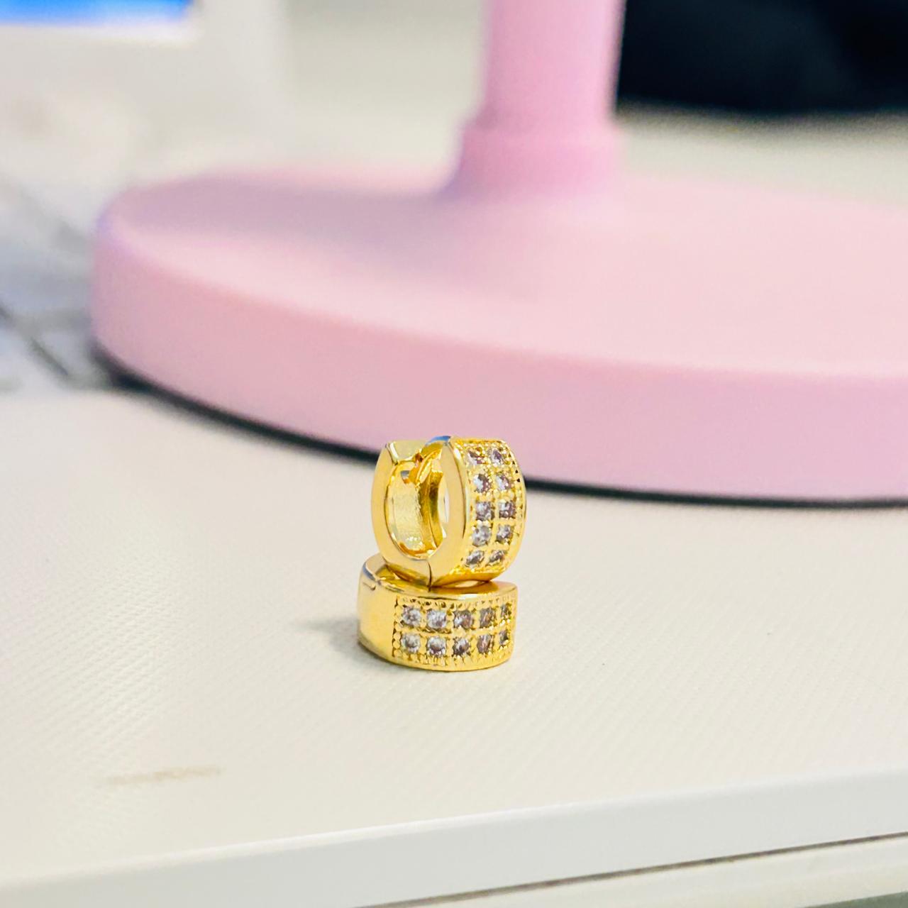 Brinco Infantil Argolinha Duas Fileiras Cravejada com Zircônias Banhado a Ouro 18k