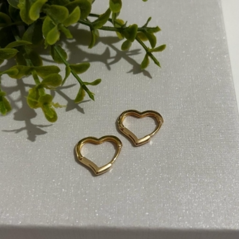Brinco Argolinha Coração Liso M Banhado a Ouro 18k