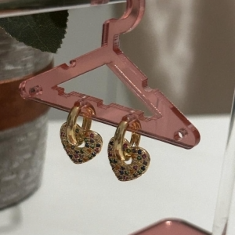 Brinco Argola Lisa com Pingente Coração Cravejado Microzirconia Color Banhado a Ouro 18k