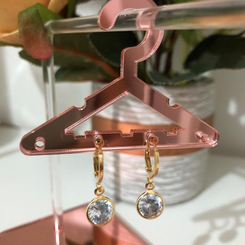 Brinco Argolinha com Pingente Zircônia G Banhado a Ouro 18k