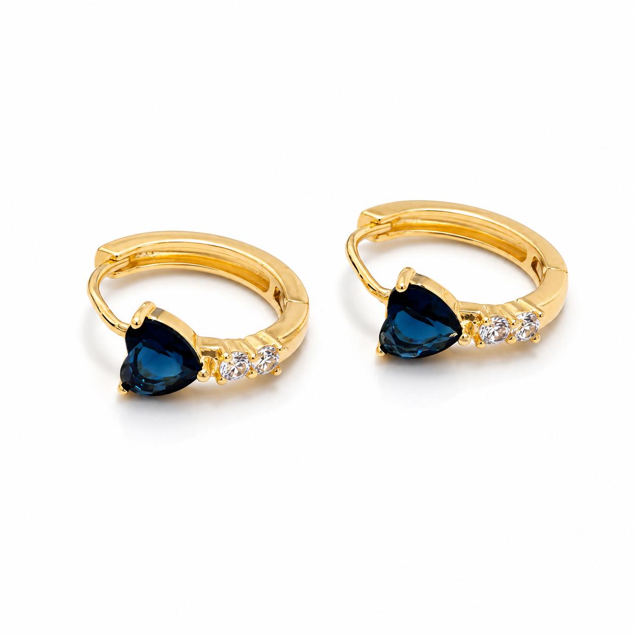Brinco Argolinha com Coração Cristal Safira e Duas Pedrinhas de Zircônia Banhada a Ouro 18k