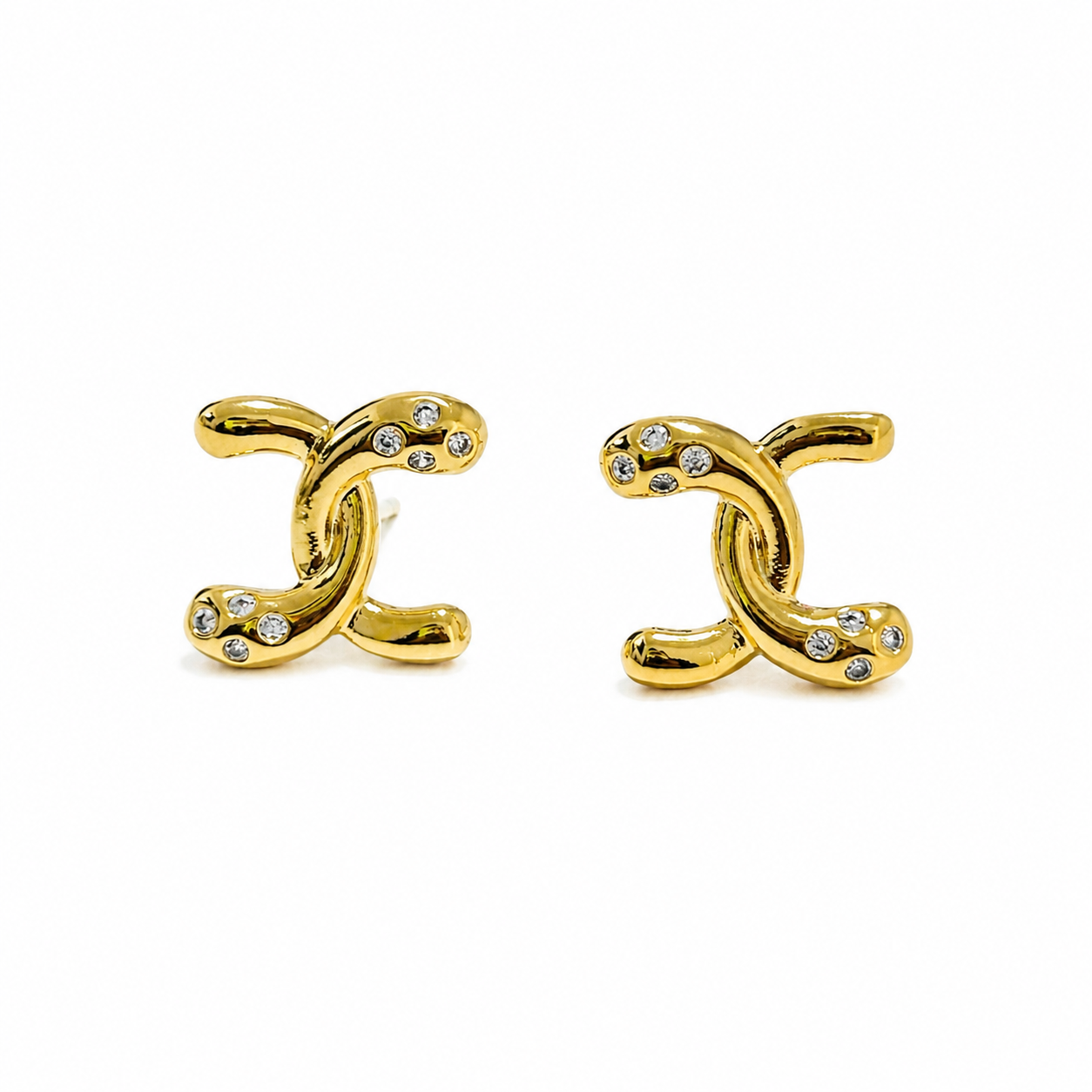 Brinco Chanel Luxo com Pedrinhas de Zircônia Banhado a Ouro 18k