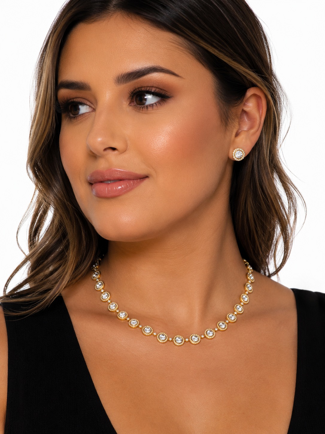 Conjunto Redondo Cravejado com Zircônias Brancas.