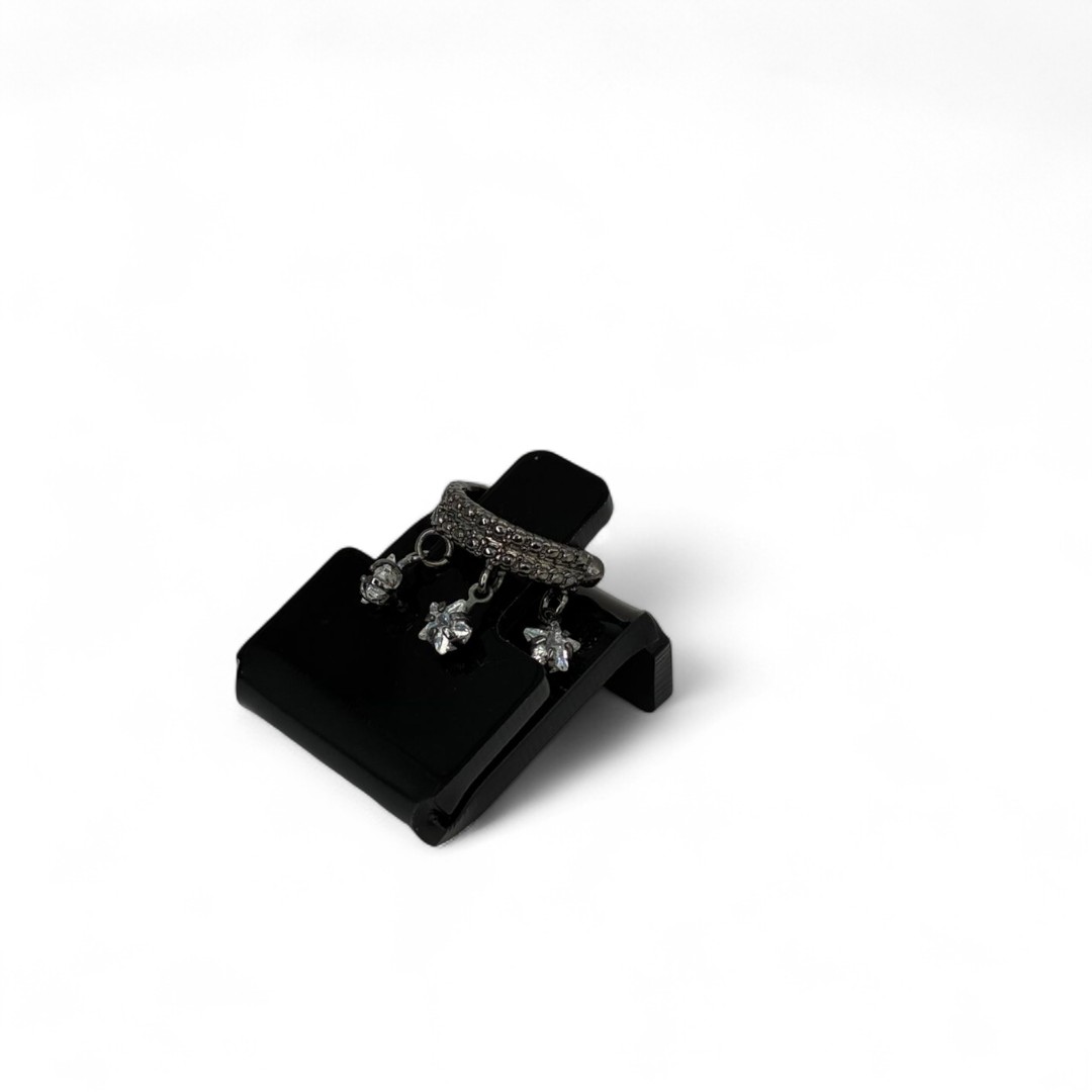PIERCING FAKE ESTRELAS PENDURADAS ZIRCONIA - BANHADO A RÓDIO NEGRO