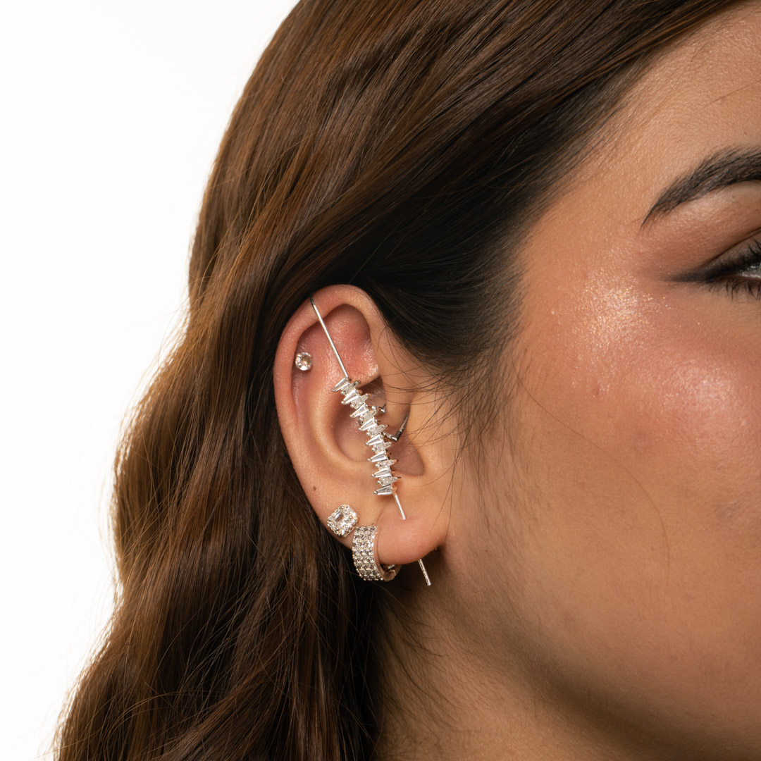 BRINCO TRANSVERSAL ZIRCONIA NAVETE CRISTAL  - BANHADO A RÓDIO BRANCO