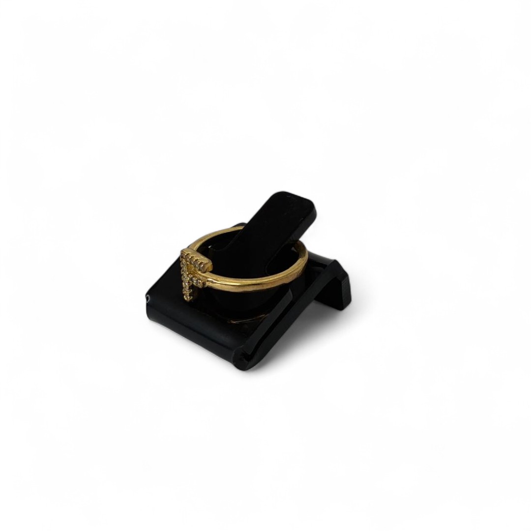 ANEL COM INICIAL F ZIRCONIA CRISTAL N14- BANHADO A OURO 18K