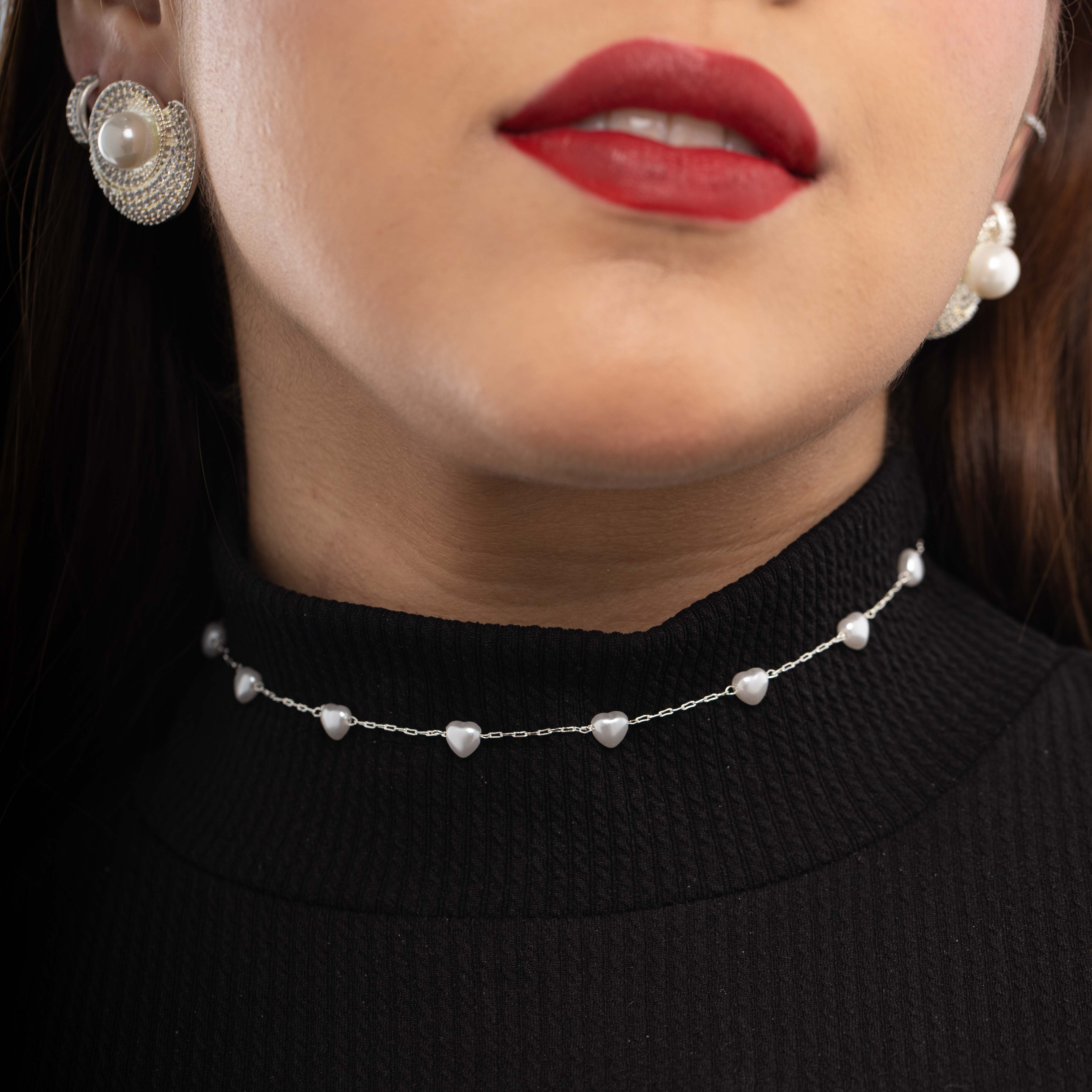 BRINCO FLOR GRANDE COM MICRO ZIRCONIA CRISTAL E PÉROLA CENTRAL- BANHADO A PRATA 925