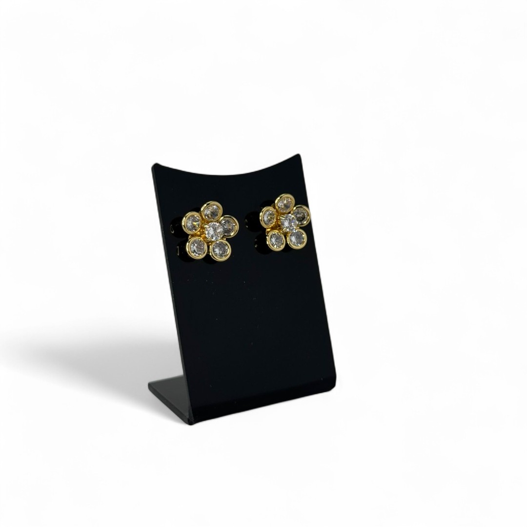 BRINCO FLOR MÉDIA COM ZIRCONIA CRISTAL - BANHADO A OURO 18K