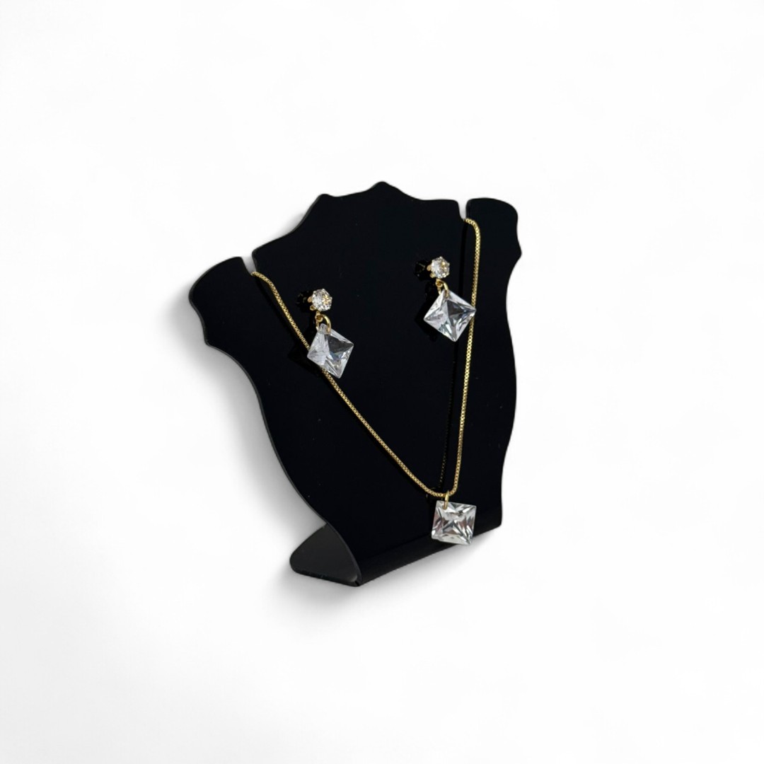 CONJUNTO CORRENTE VENEZIANA E BRINCO COM PENDURICALHO PEDRA LOSANGO CRISTAL E PONTO DE LUZ CRISTAL - BANHADO A OURO 18K