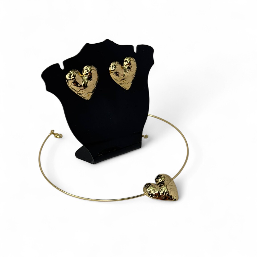 CONJUNTO CHOKER RIGIDO E BRINCO COM CORAÇÃO ORGANICO DETALHADO LISO - BANHADO A OURO 18K