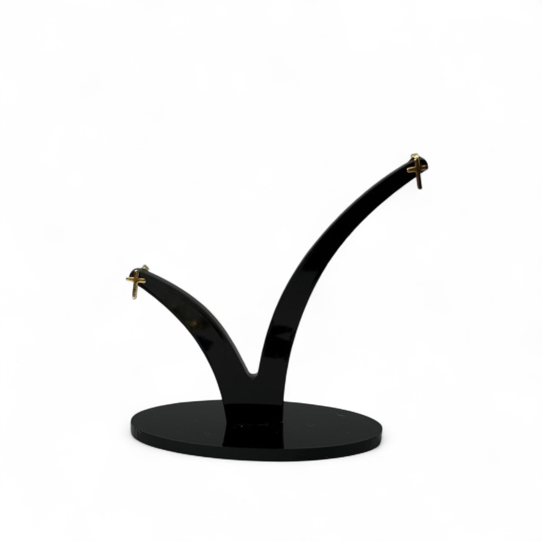 BRINCO PEQUENO CRUZ LISO - BANHADO A OURO 18K