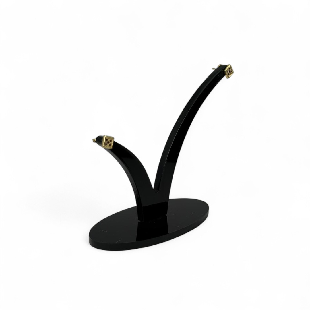 BRINCO PEQUENO GRANDE QUADRADO COM 4 PEDRA ZIRCONIA VERMELHA - BANHADO A OURO 18K