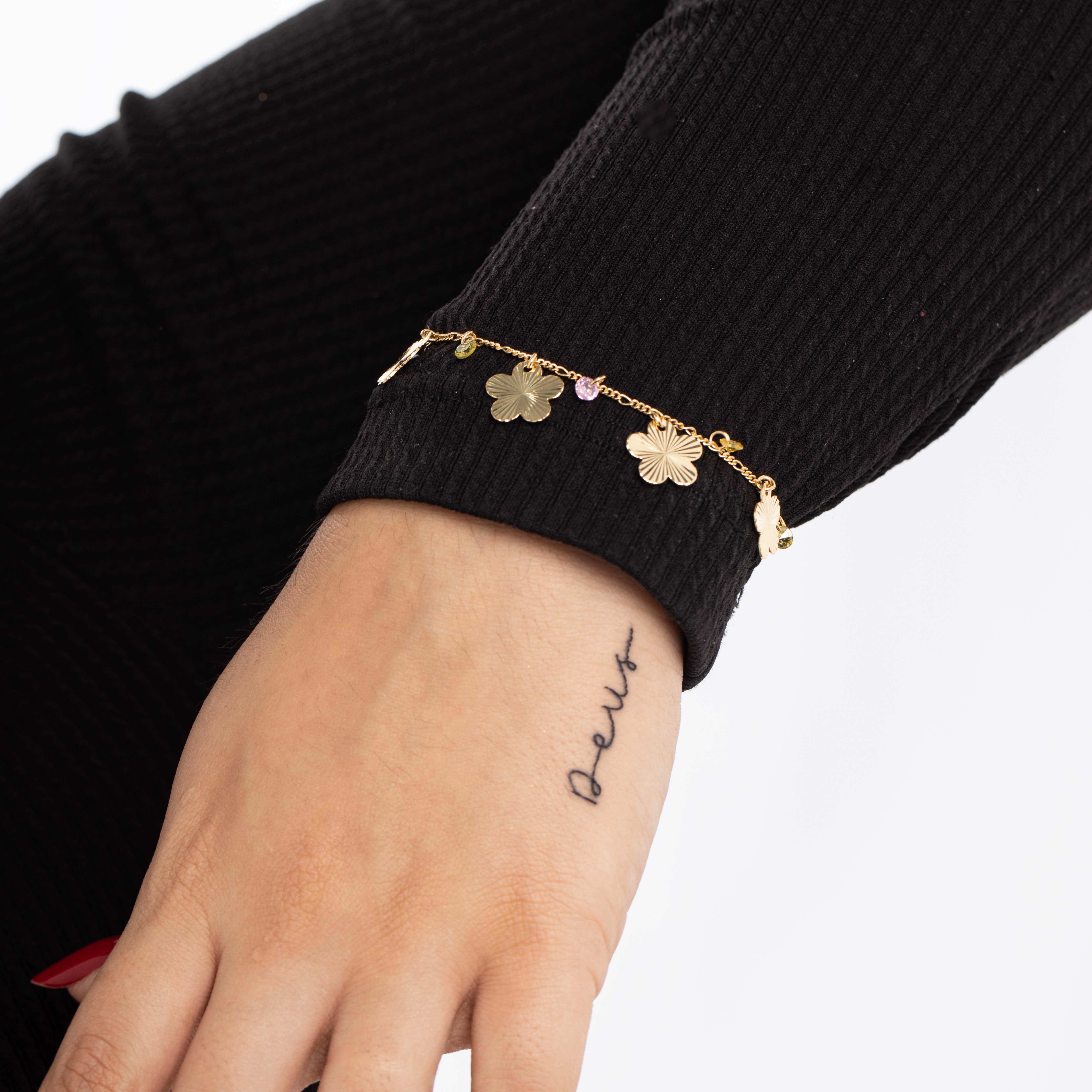 PULSEIRA COM PENDURICALHO MEDALHA FLOR E ZIRCONIA COLORIDA COM EXTENSOR - BANHADO A OURO 18K