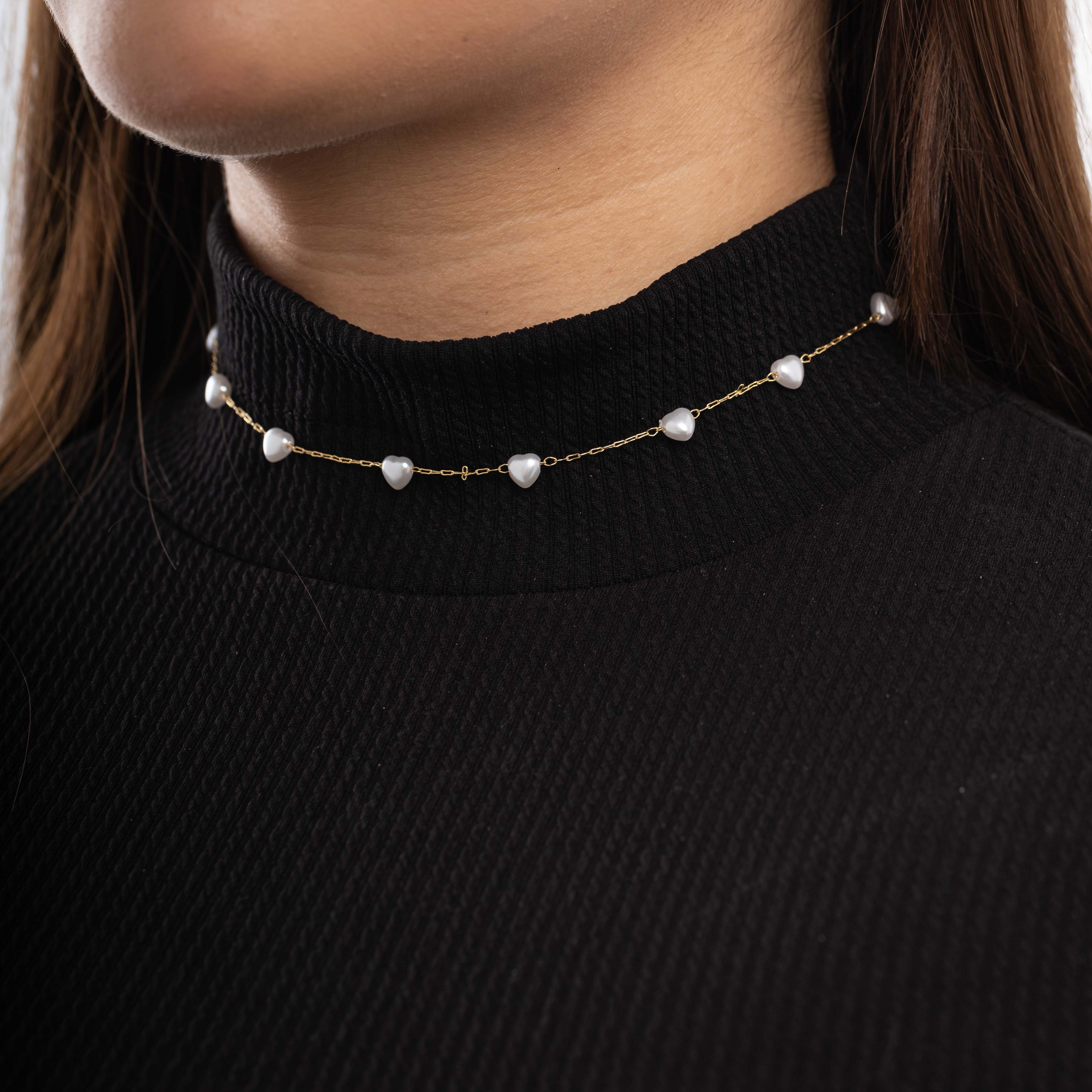 CHOKER CORRENTE CARTHIR FINO COM SEQUENCIA DE PÉROLAS CORAÇÃO COM EXTENSOR  - BANHADO A OURO 18K