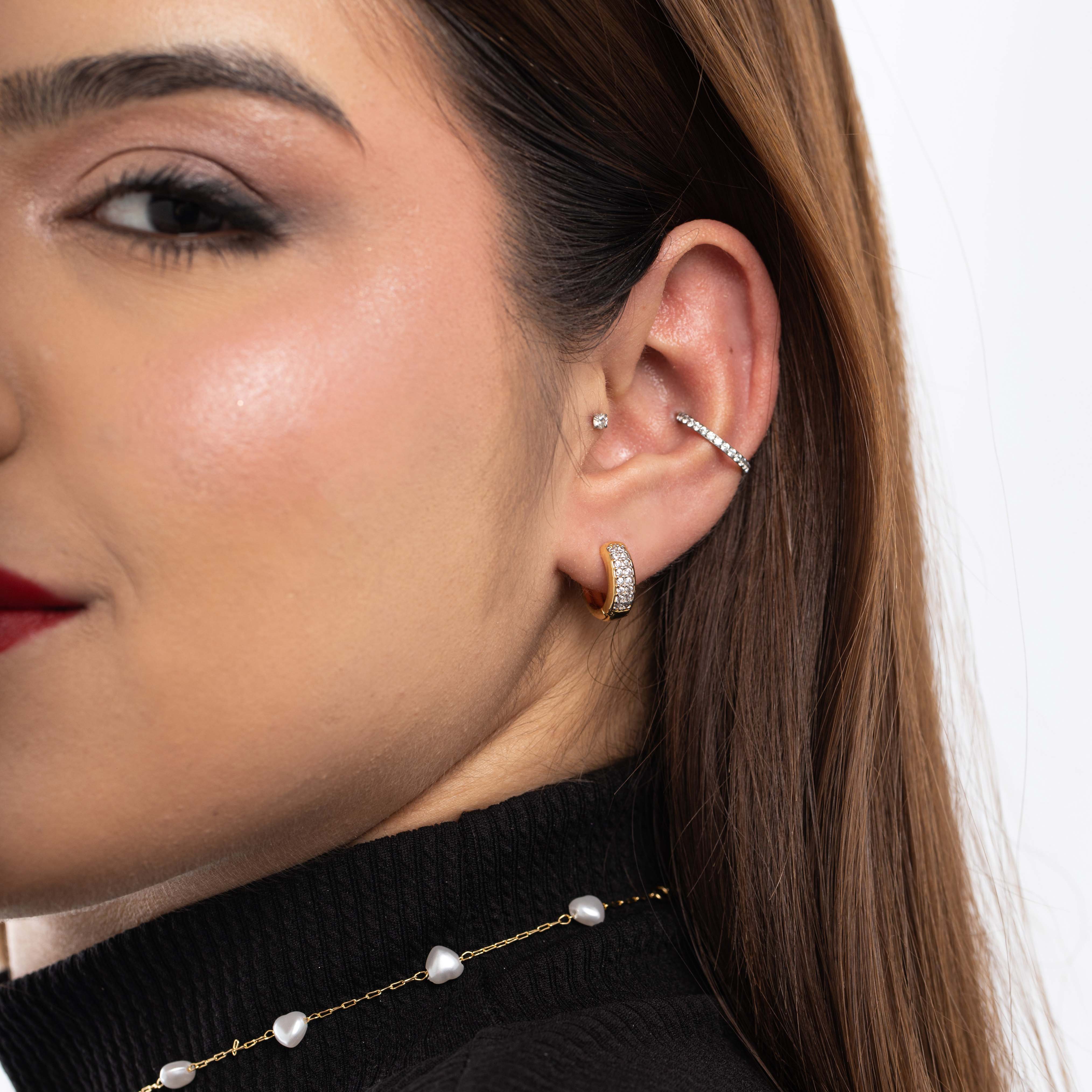 CHOKER CORRENTE CARTHIR FINO COM SEQUENCIA DE PÉROLAS CORAÇÃO COM EXTENSOR  - BANHADO A OURO 18K