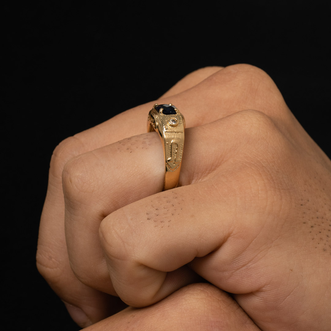 ANEL MASCULINO GRANDE COM PEDRA QUADRADA AZUL E ZIRCÔNIA CRISTAL Nº22  - BANHADO A OURO 18K