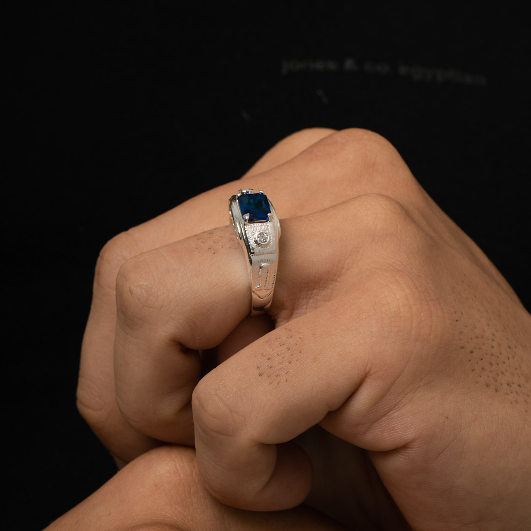 ANEL MASCULINO GRANDE COM PEDRA QUADRADA AZUL E ZIRCÔNIA CRISTAL Nº22 - BANHADO A PRATA 925