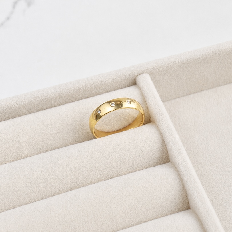 ANEL ALIANÇA 4MM - 3 ZIRCONIAS