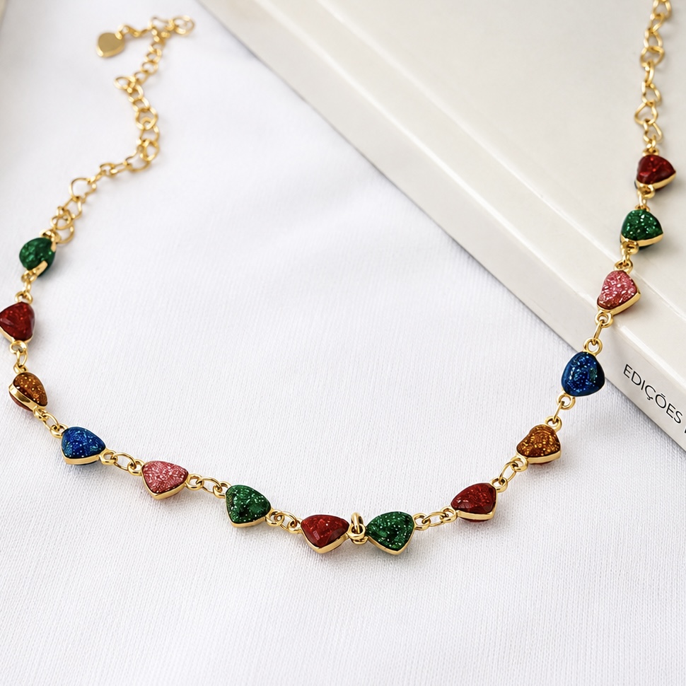 COLAR CHOKER CORAÇÕES RESINADOS 35CM