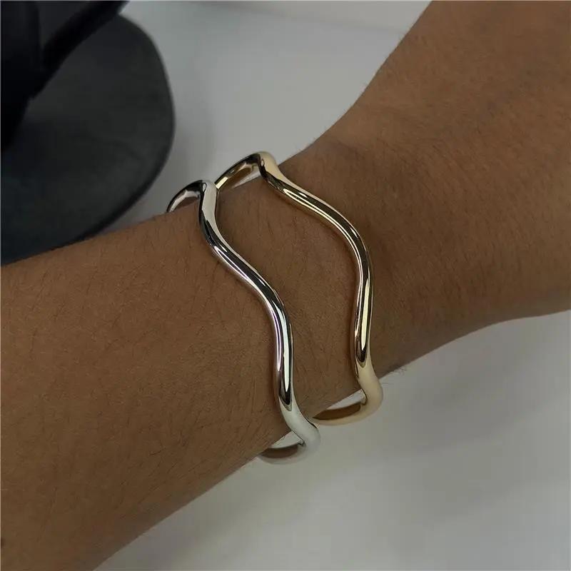 BRACELETE ONDULADO LISO