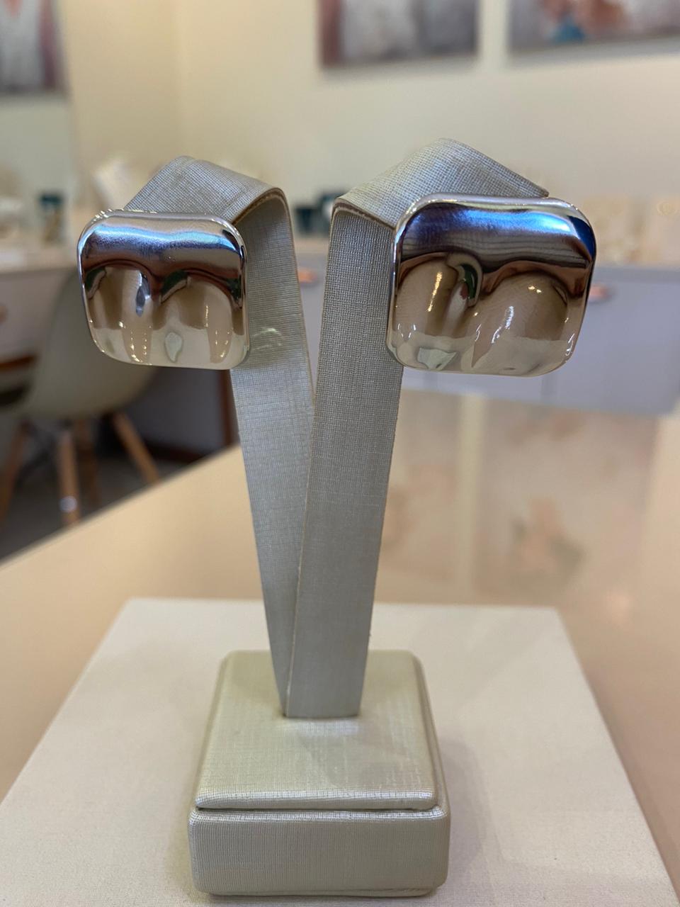 BRINCO QUADRADO ORGÂNICO ABAULADO BANHO DIAMANTE