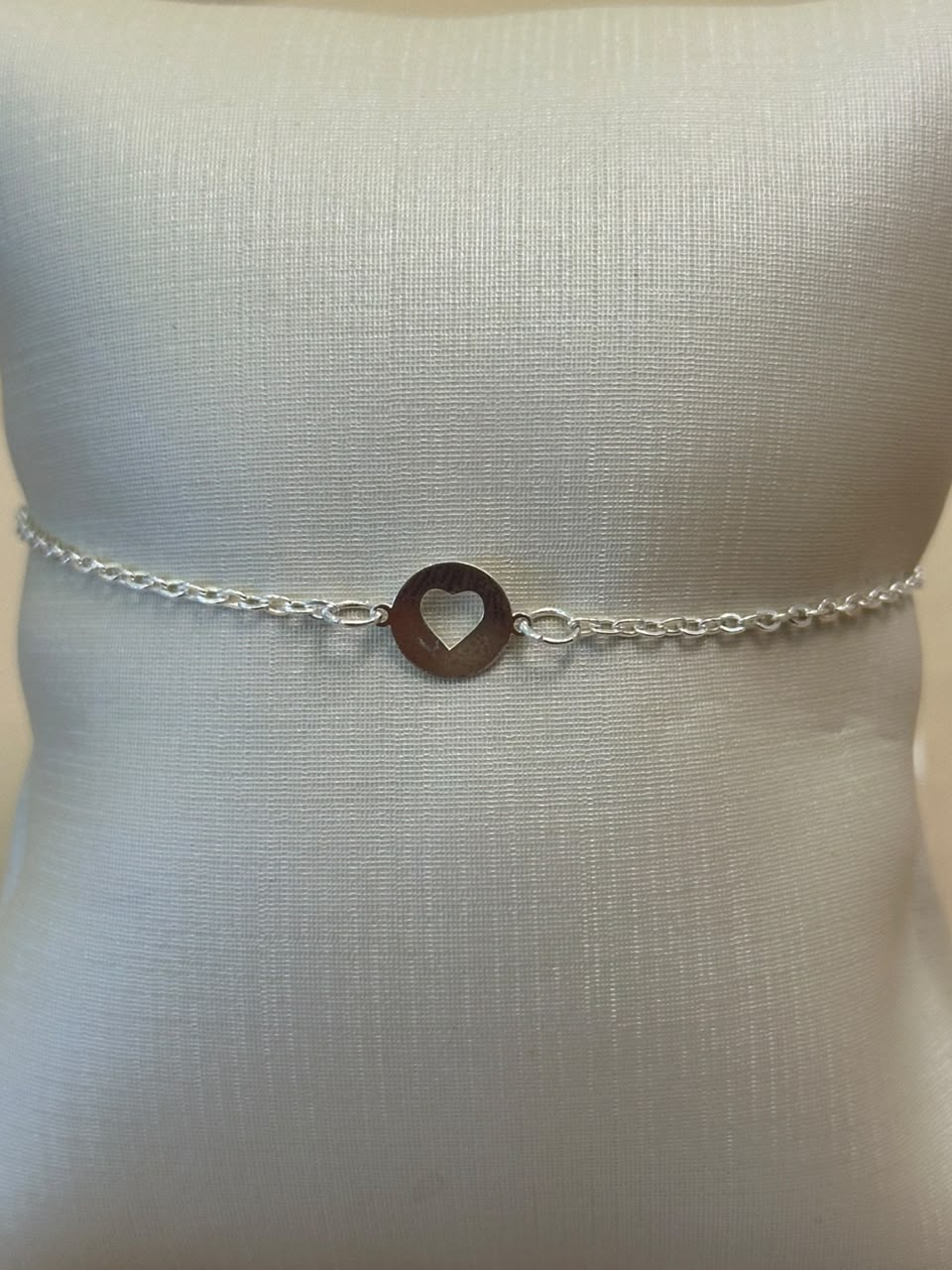 PULSEIRA PRATA CÍRCULO CORAÇÃO VAZADO