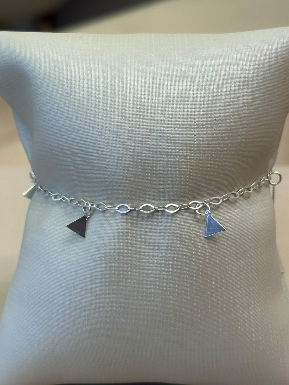 PULSEIRA PRATA PINGENTES TRIÂNGULOS