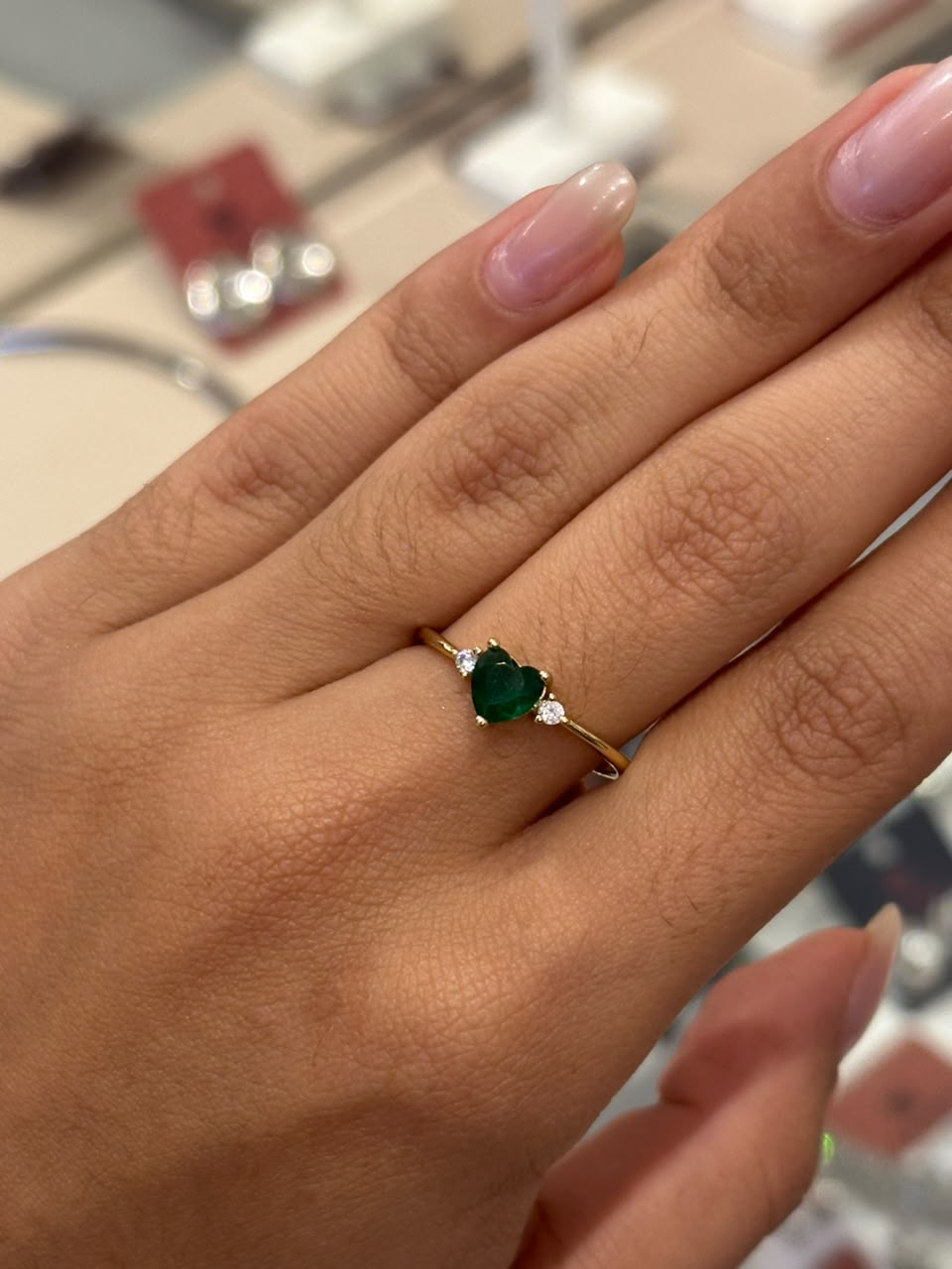 ANEL SOLITÁRIO CORAÇÃO VERDE ESMERALDA TAMANHO 21