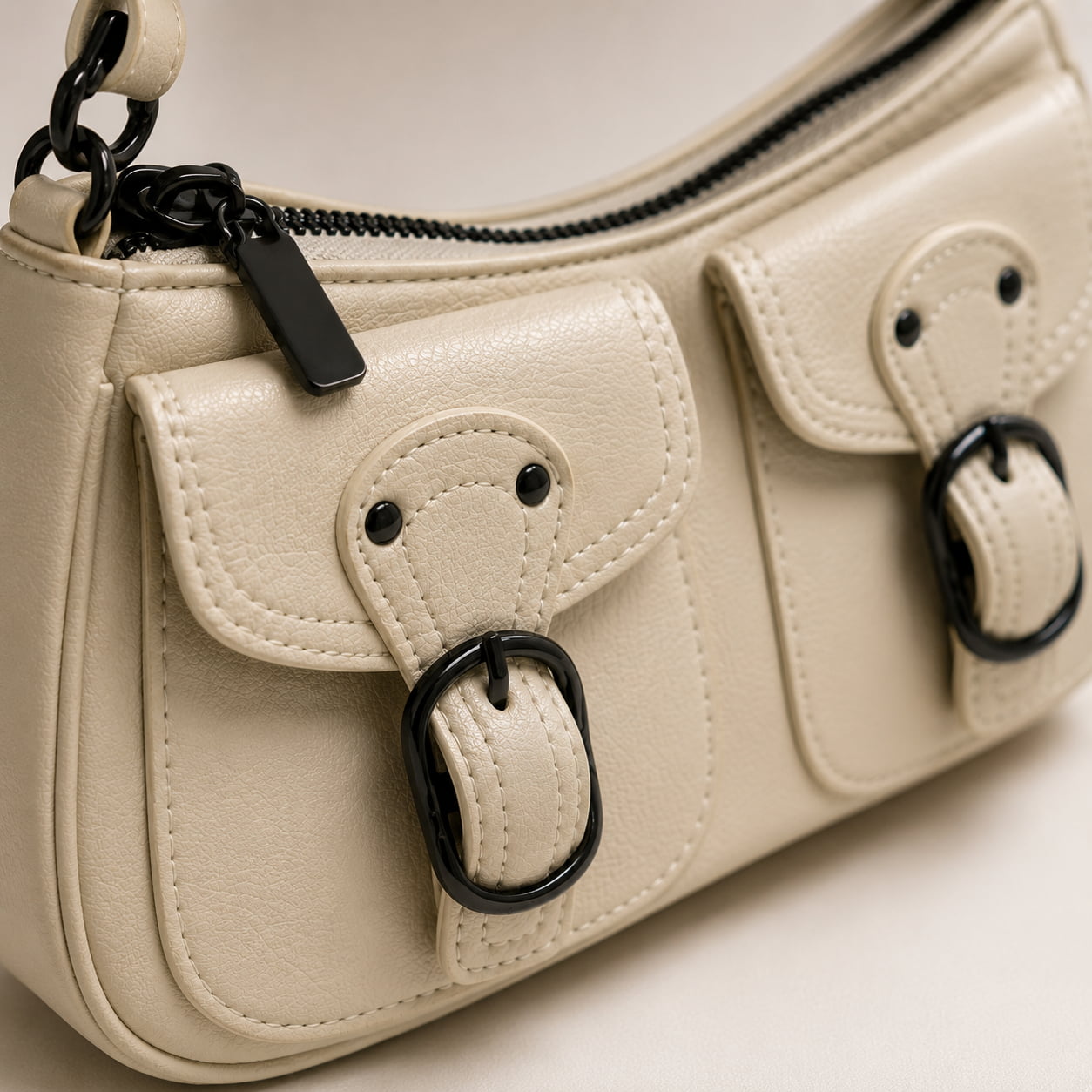 BOLSA MÉDIA MEIA LUA 2 ALÇAS COM 2 BOLSOS ABOTOADOR ESTILO CINTO