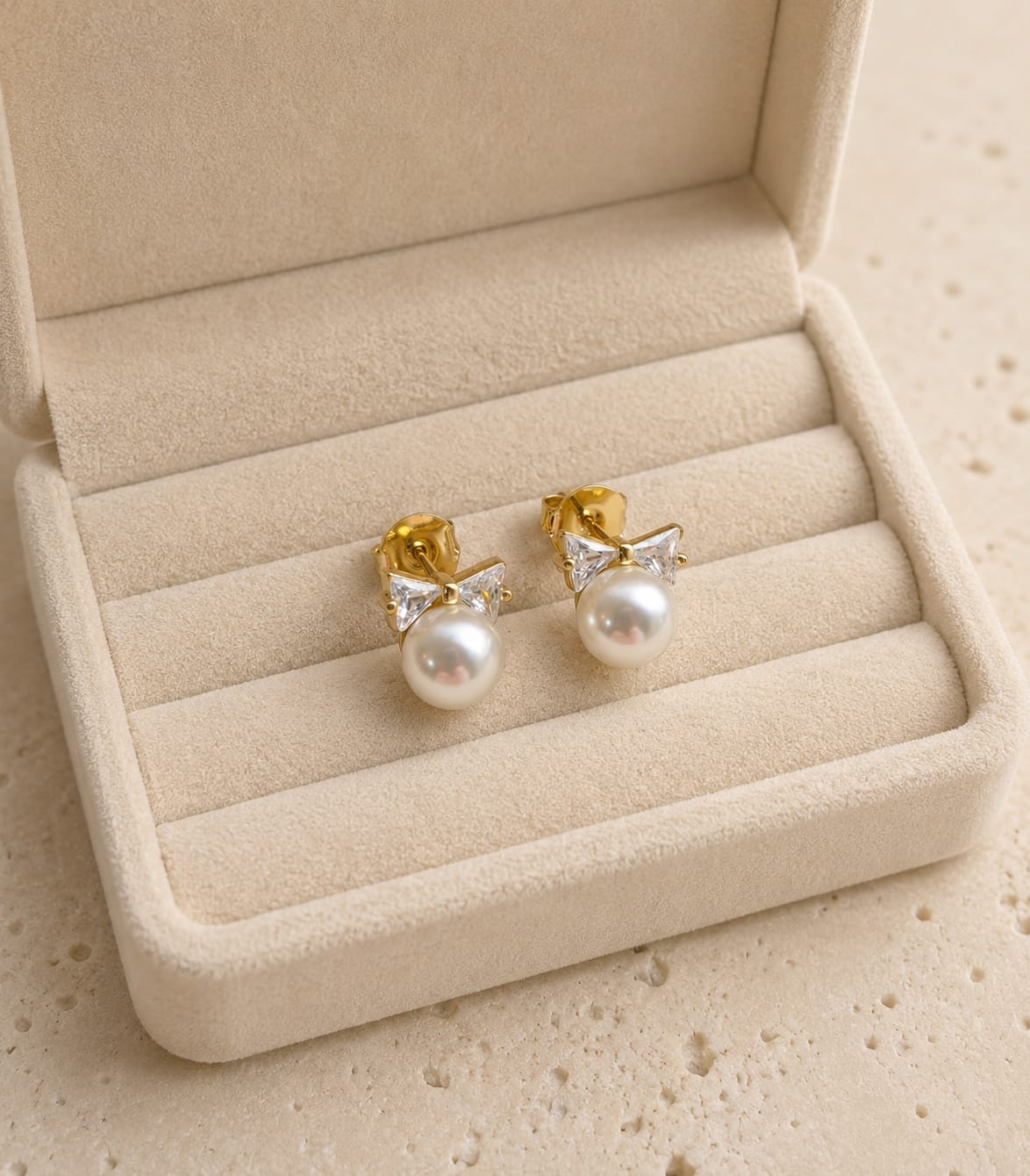 Brinco Pérola com Laço de Zirconia