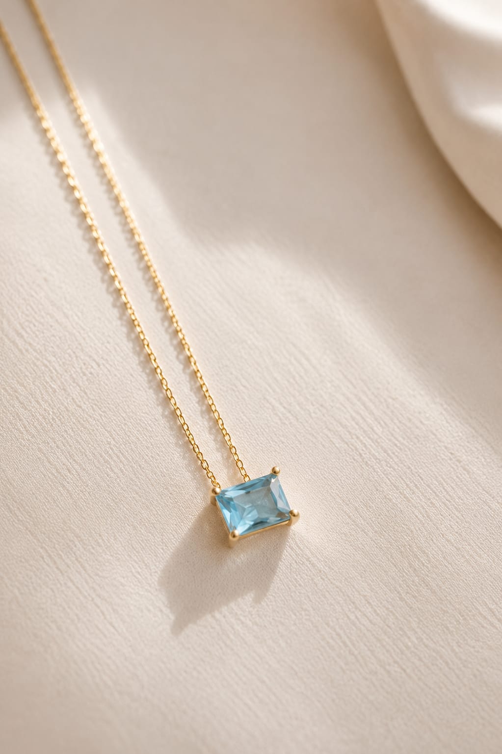 Pingente Zirconia Retangular Azul (1,0x0,7cm)