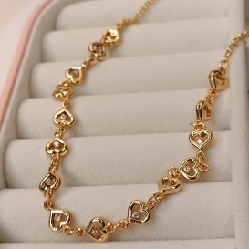 COLAR DE CORAÇÃO VAZADO COM 1 ZIRCONIA DENTRO