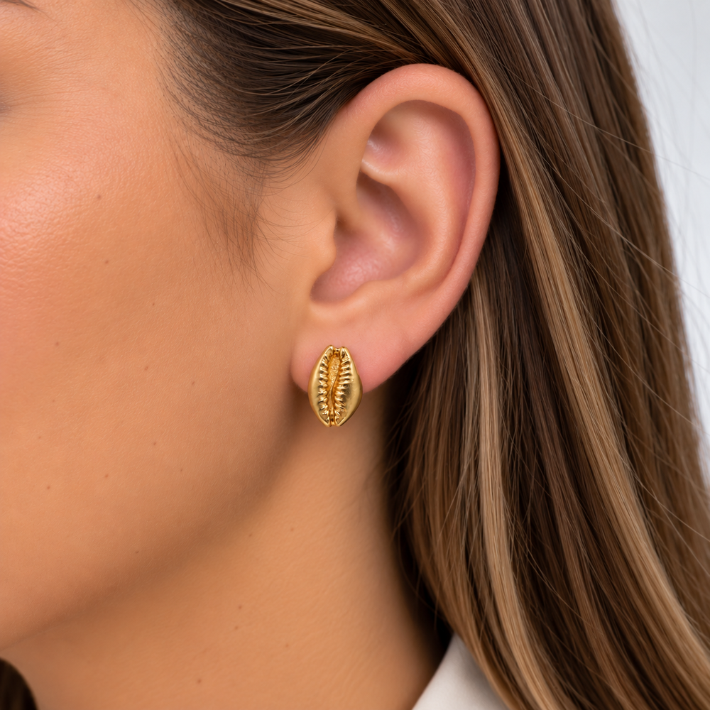 Brinco Búzios Banhado a Ouro 18k - 1,3 cm