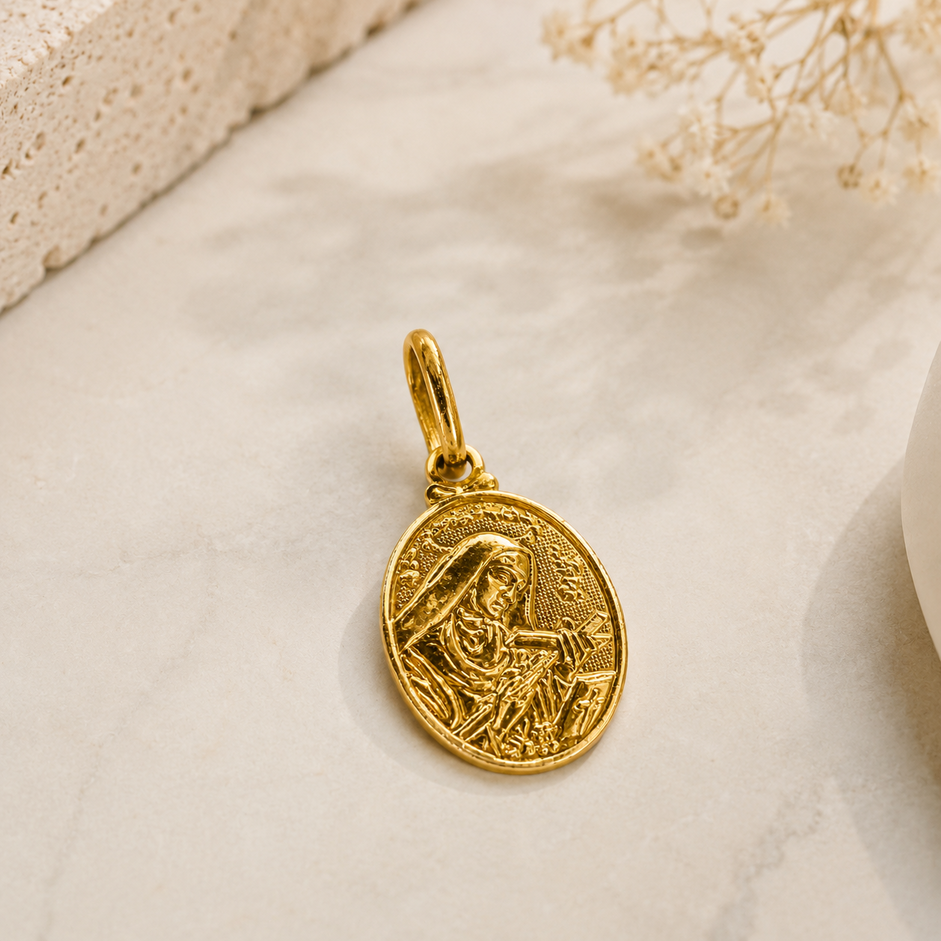 Pingente Santa Rita de Cássia Banhado a Ouro 18k - 1,5 cm