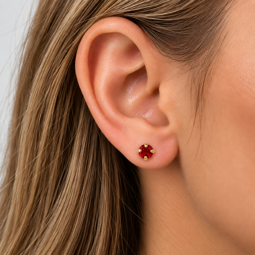 Brinco Ponto de Luz Vermelho Banhado a Ouro 18k com Zircônia - 4 mm