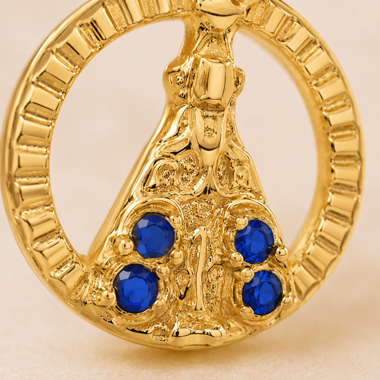Brinco Nossa Senhora Redondo Banhado a Ouro 18k com Zircônias Azul Safira - 9mm