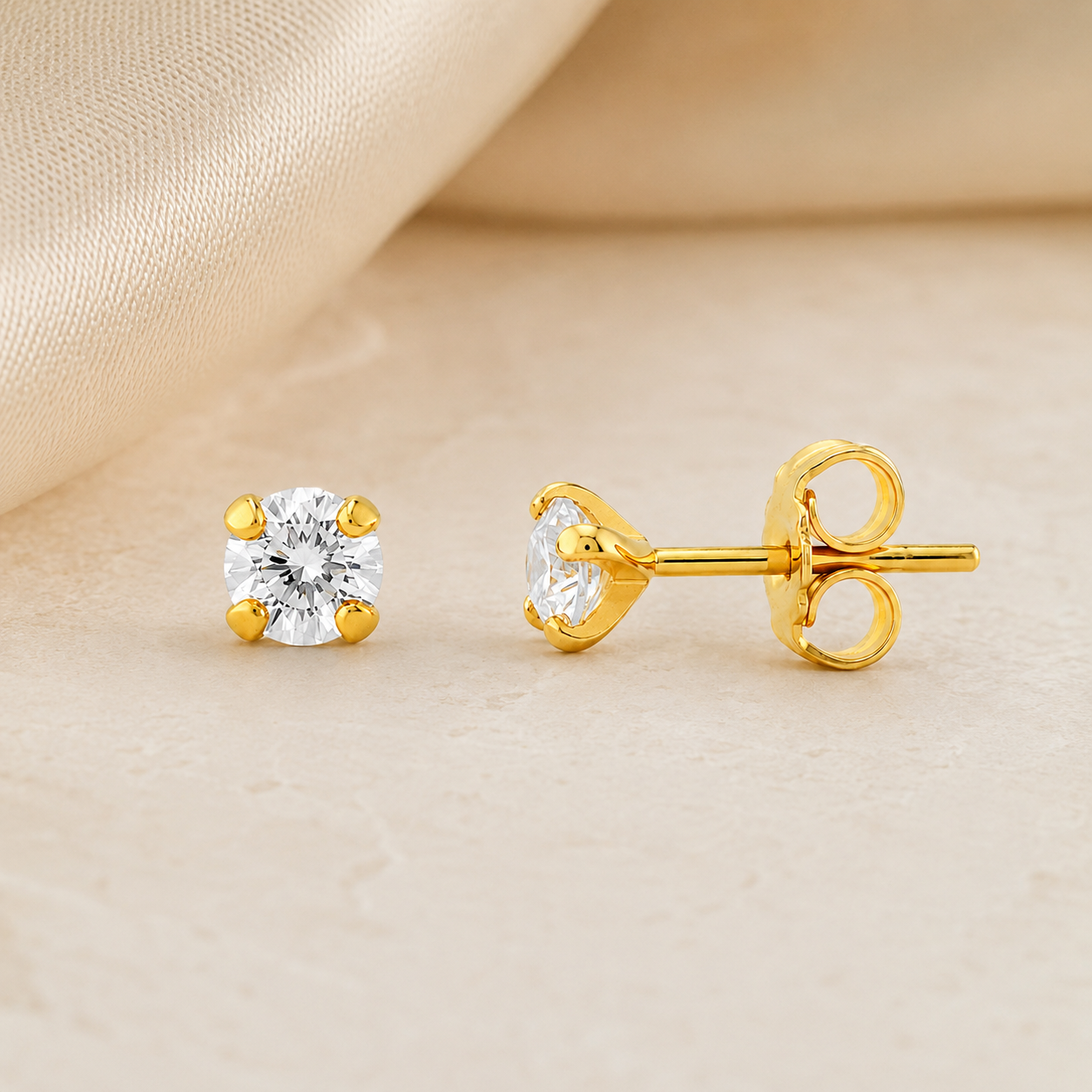 Brinco Ponto de Luz Banhado a Ouro 18K Zircônia - 4mm