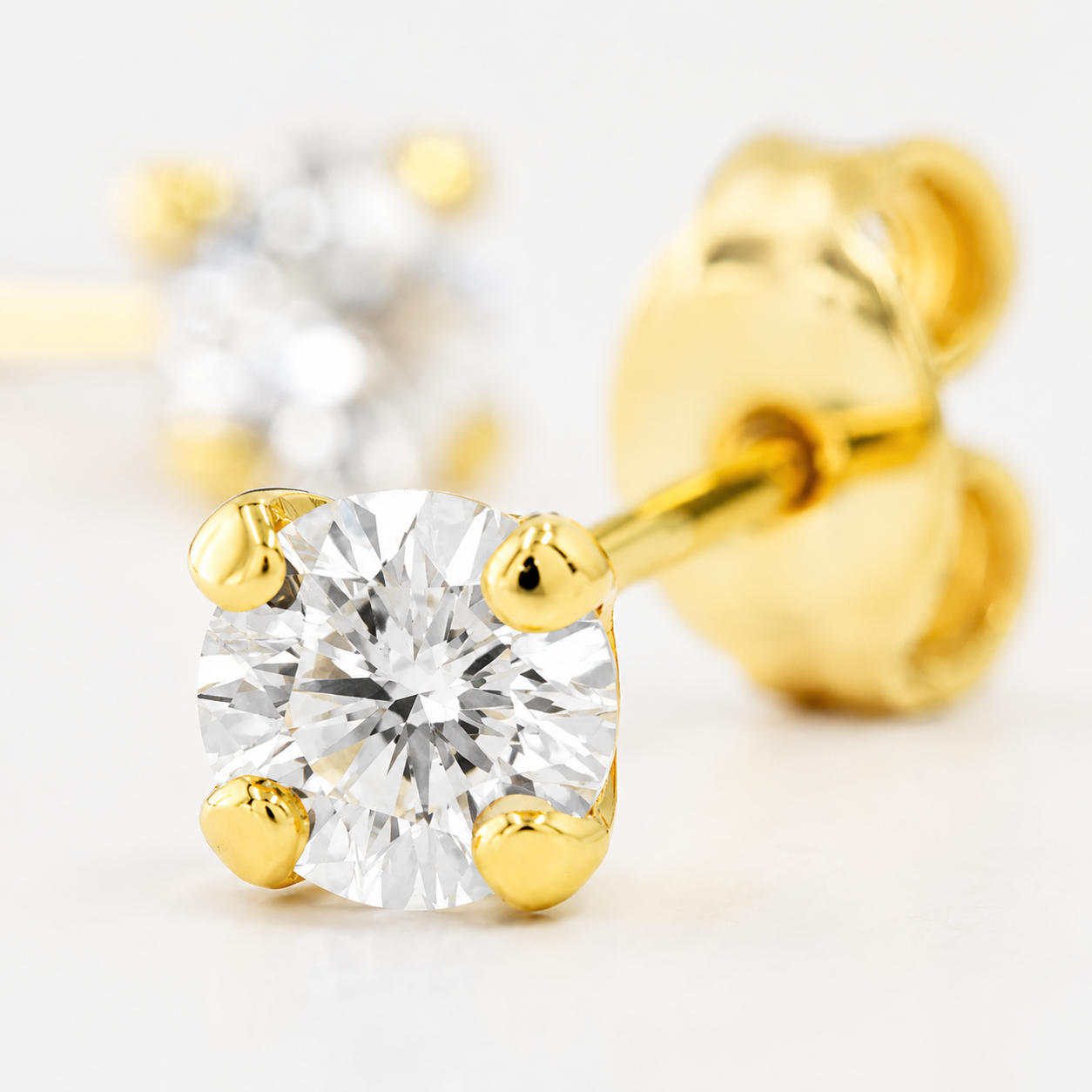 Brinco Ponto de Luz Banhado a Ouro 18K Zircônia - 4mm