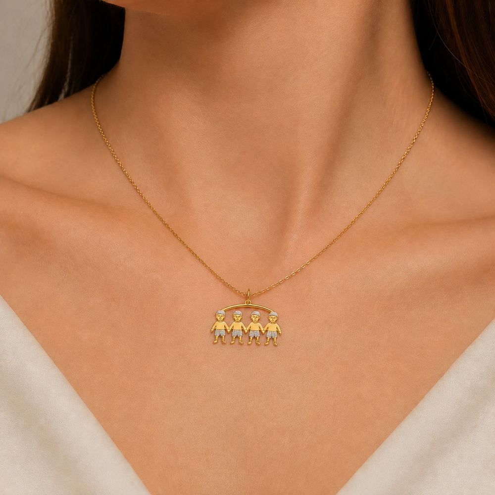 Pingente 4 Meninos com Detalhe em Ródio Banhado a Ouro 18k - 3 cm