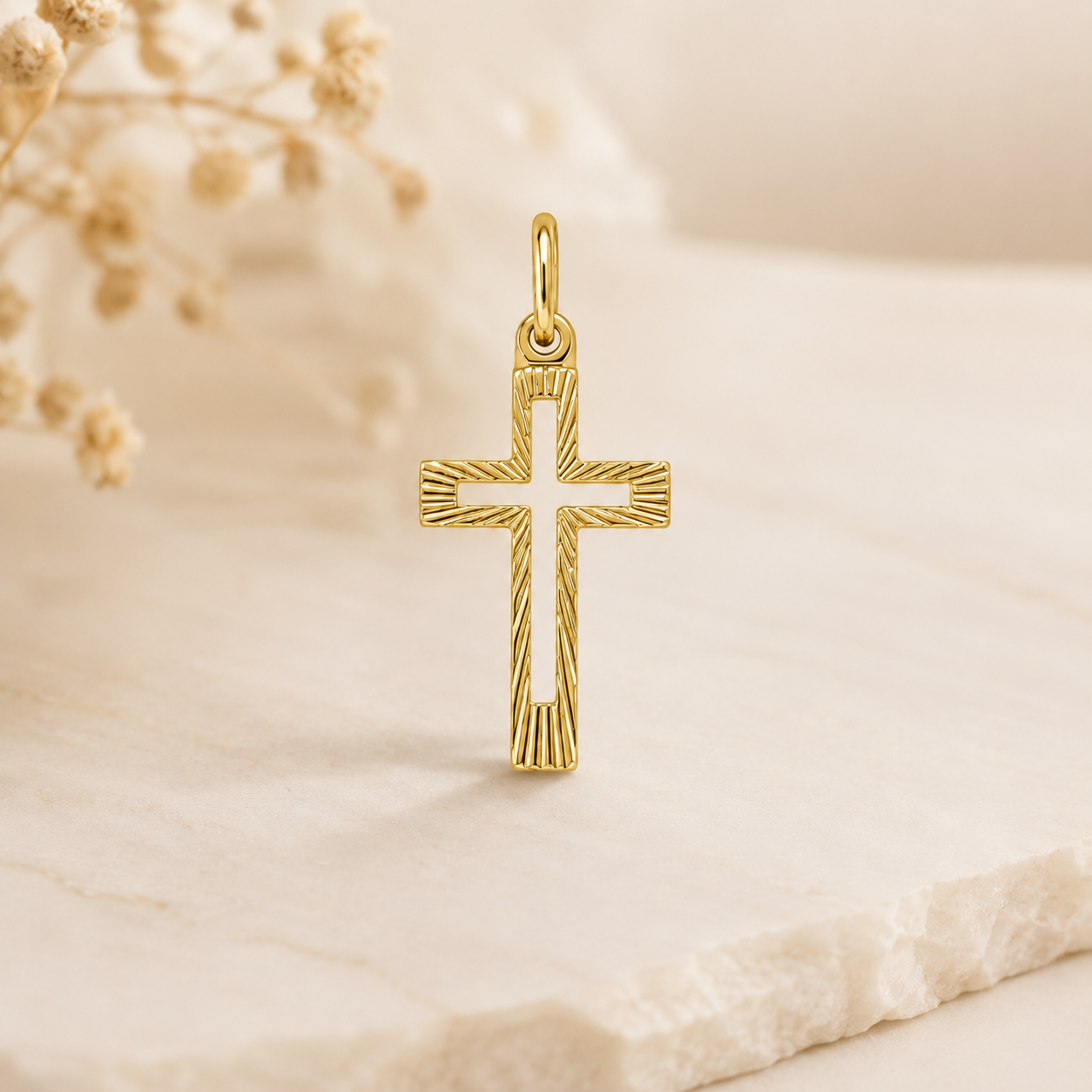 Pingente de Cruz Crucifixo Vazado Detalhado Banhado a Ouro 18k