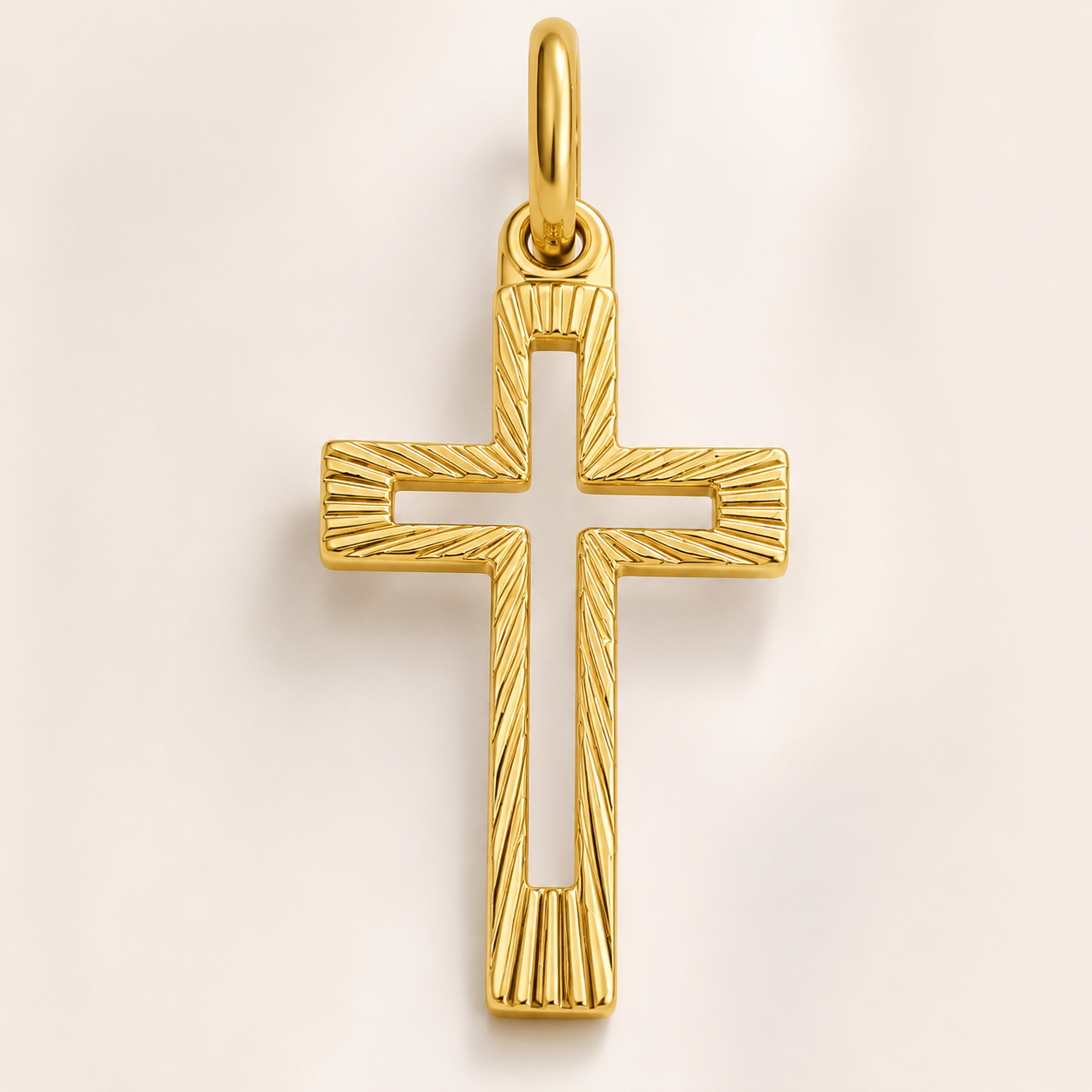 Pingente de Cruz Crucifixo Vazado Detalhado Banhado a Ouro 18k