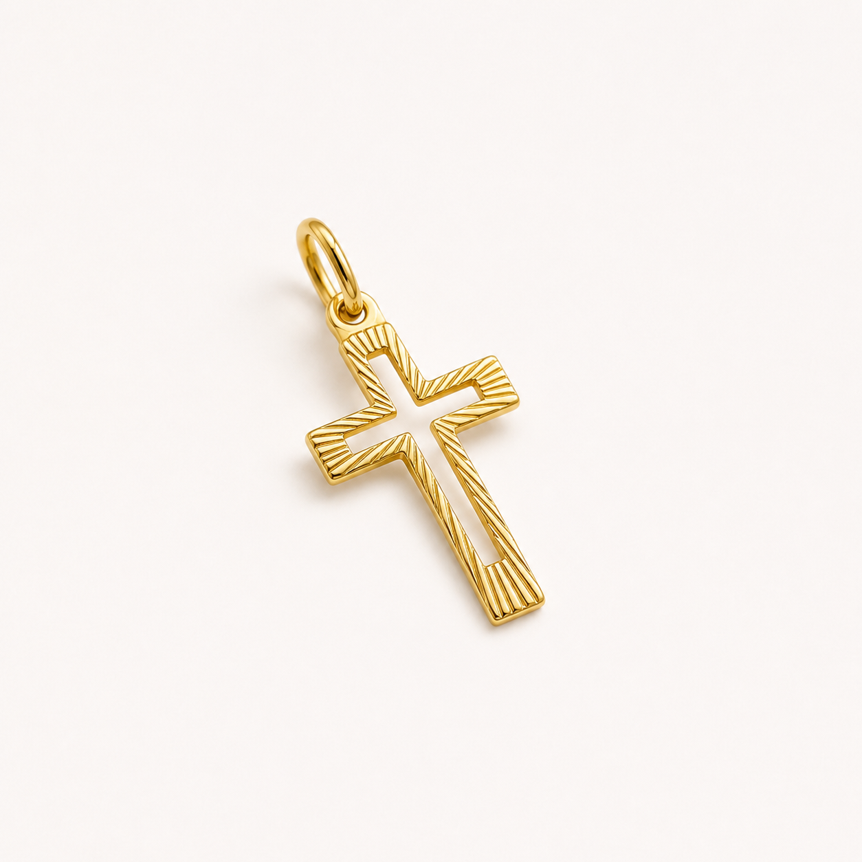 Pingente de Cruz Crucifixo Vazado Detalhado Banhado a Ouro 18k