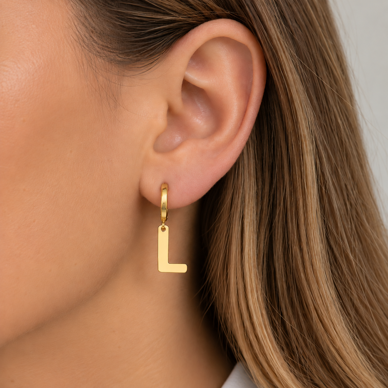 Brinco Argola Letra L Banhado a Ouro 18k - 2,8 cm
