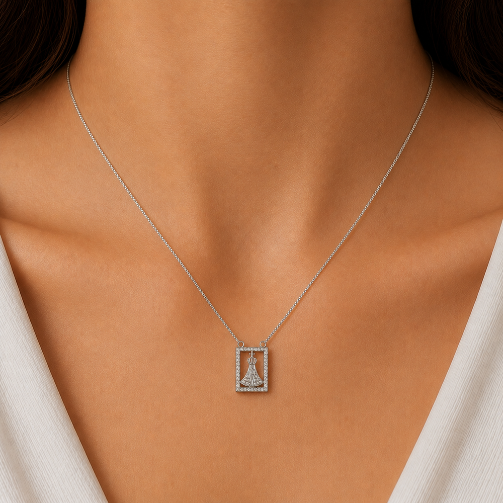 Colar Escapulário Nossa Senhora Cravejado Prata 925 com Zircônias Azuis e Brancas - 60 cm