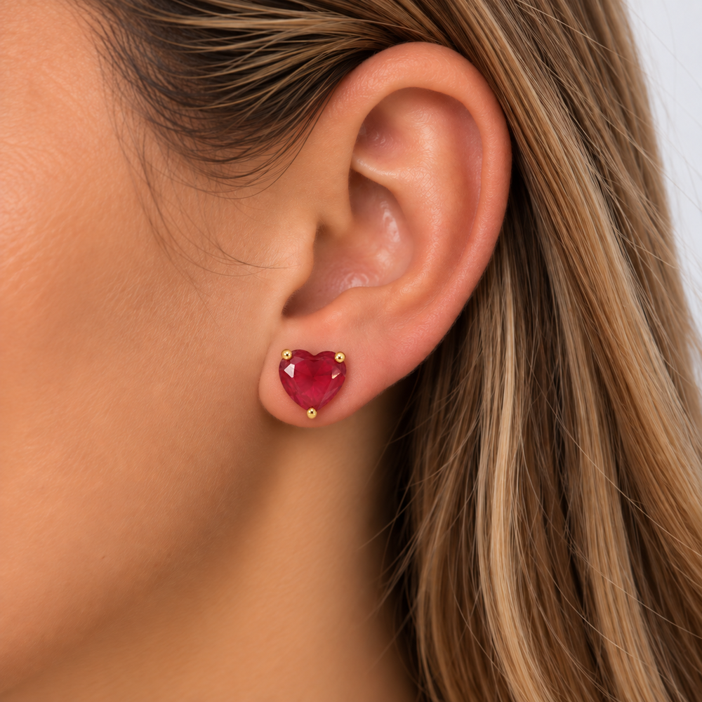 Brinco Coração Ponto de Luz Vermelho Banhado a Ouro 18k com Zircônia - 10 mm
