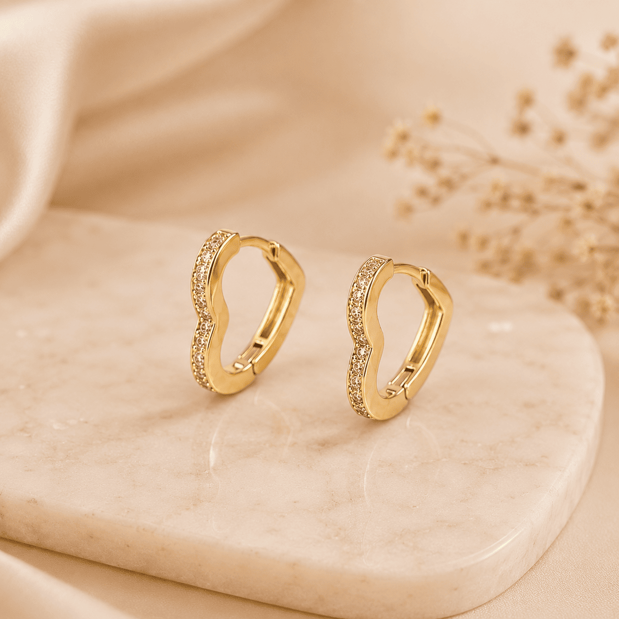 Brinco Argola Coração Banhado a Ouro 18k com Zircônias - 1,6cm